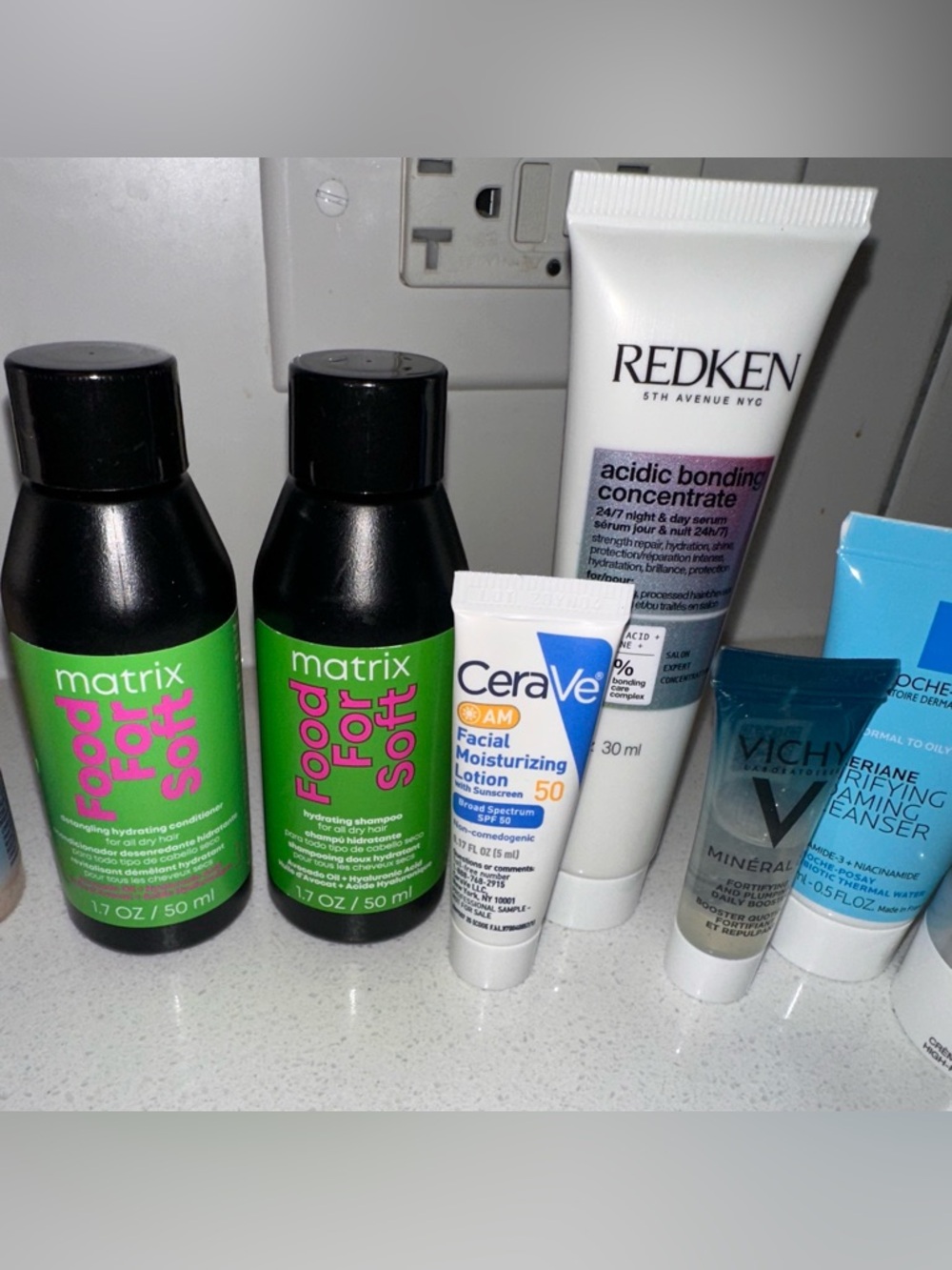 11 Piece Assorted Beauty Bundle - Picture 5 of 6